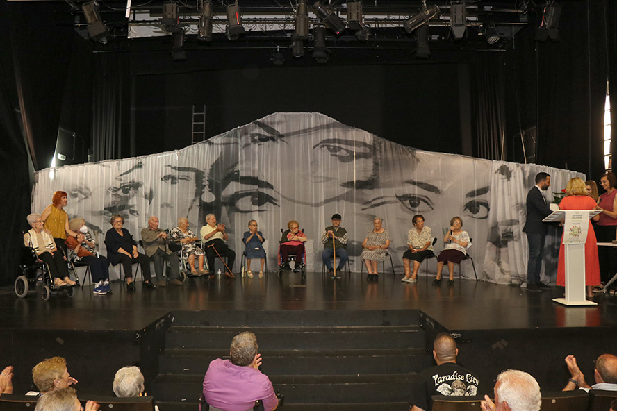El Ayuntamiento de Sagunto homenajea a las personas centenarias de este año