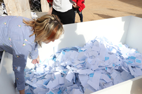 Catalina Navarro gana el coche híbrido del sorteo de la campaña de Navidad 