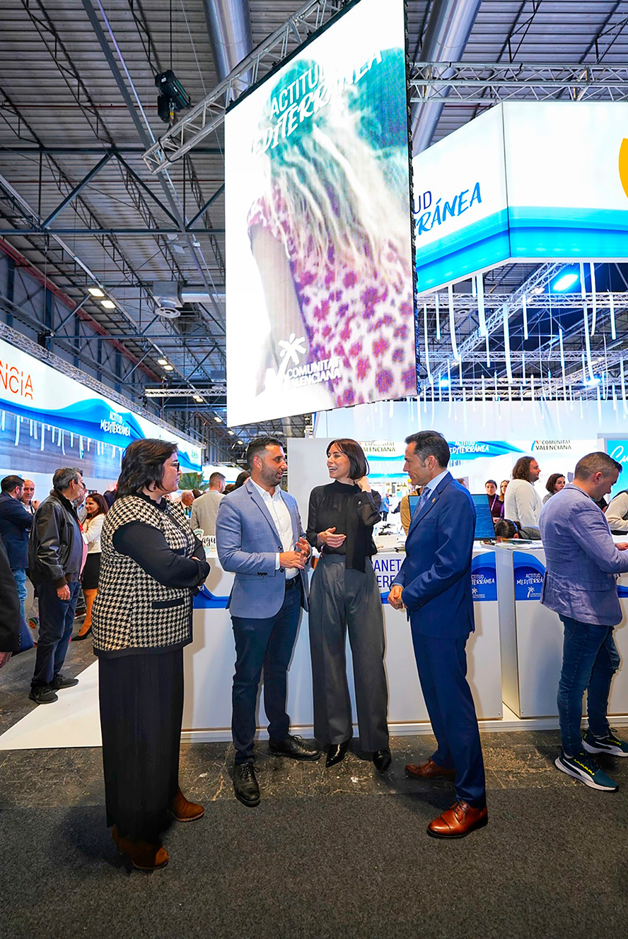 La ministra de Ciència, Innovació i Universitats visita l'estand de Sagunt i s'interessa pels seus projectes d'innovació