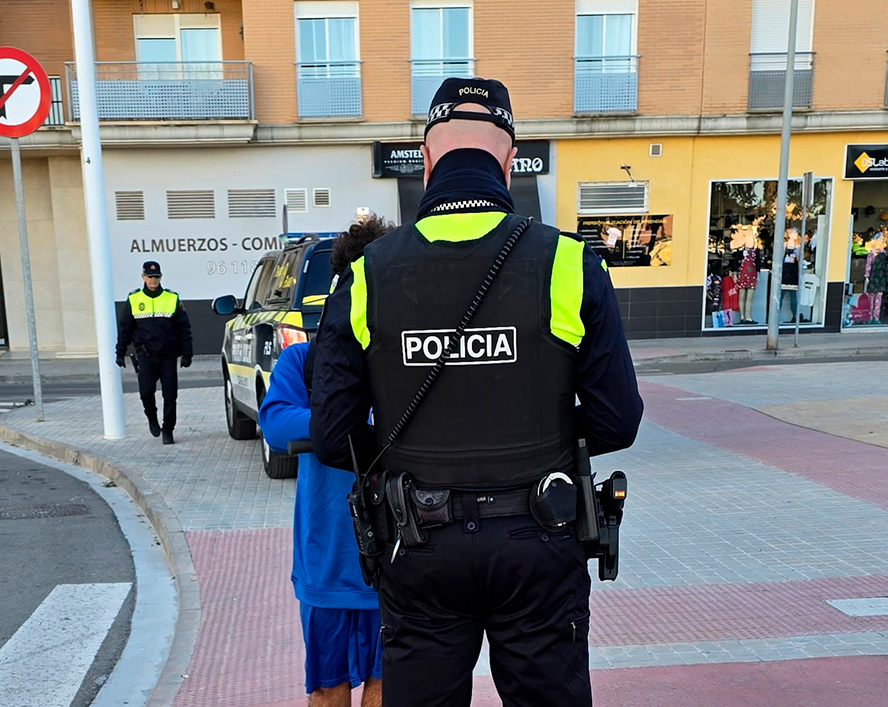 La Policía Local de Sagunto sanciona alrededor de un centenar de patinetes y bicicletas