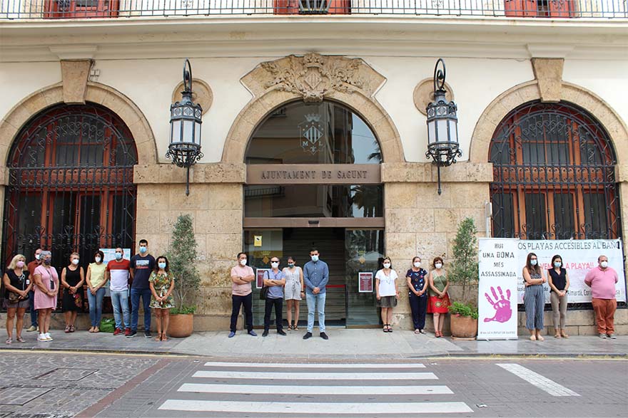 Sagunto guarda un minuto de silencio en señal de condena y repulsa por el presunto asesinato machista perpetrado en Villajoyosa