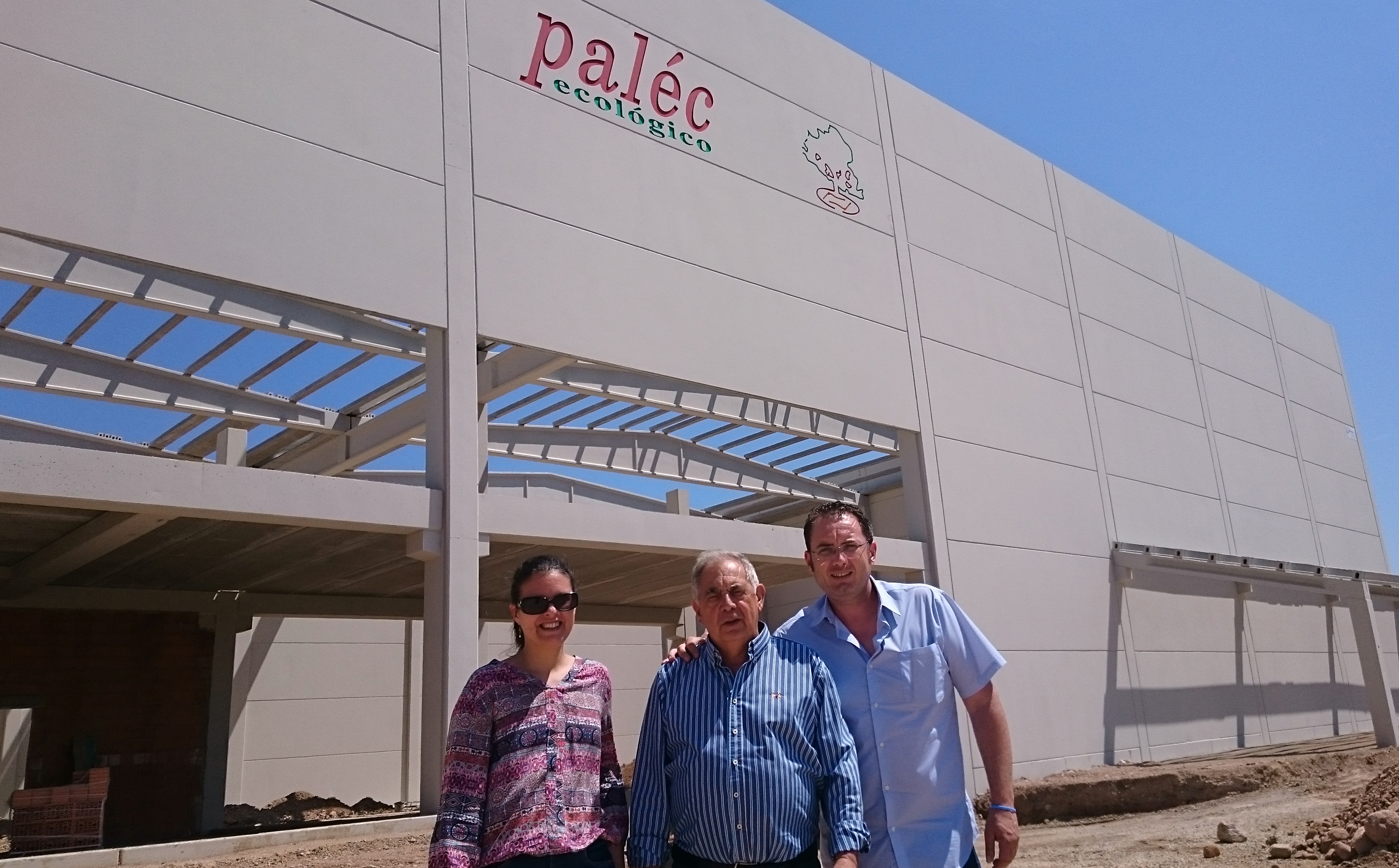 La delegada de Presidencia y el edil de Industria visitan las obras de la empresa Paléc Ecológico