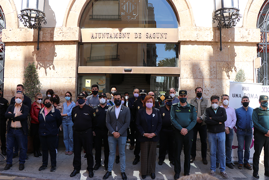El Ayuntamiento de Sagunto decreta tres días de luto oficial por el asesinato machista del domingo en Puerto de Sagunto