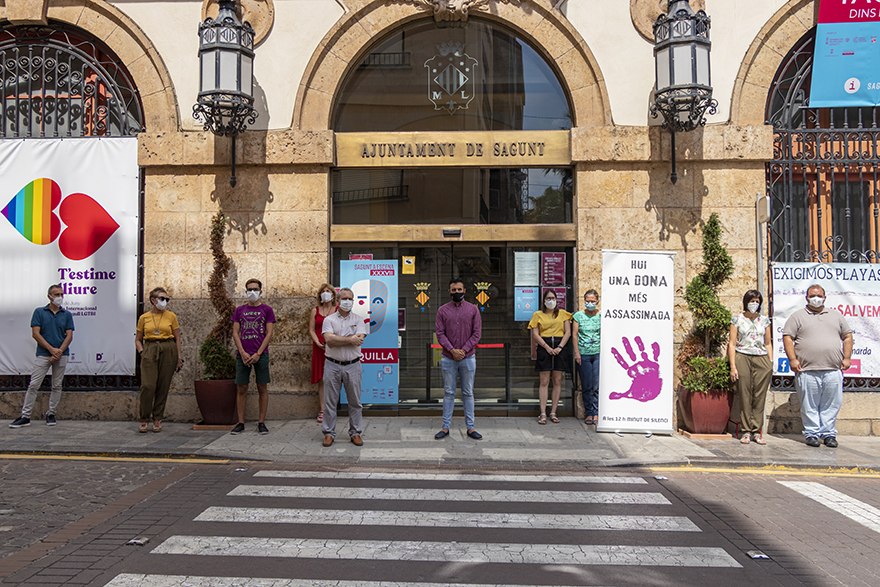 Sagunto guarda un minuto de silencio en señal de condena y repulsa por los presuntos asesinatos machistas ocurridos en Madrid y en Barcelona