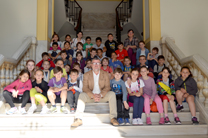 El alcalde recibe a los alumnos de 4º de primaria del colegio Ausias March