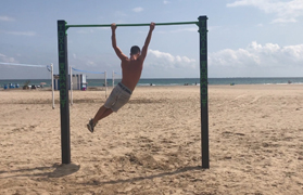 La playa de Puerto de Sagunto tiene su propio parque de calistenia