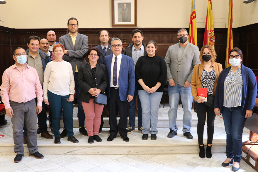 El Ayuntamiento de Sagunto recibió al embajador de Cuba