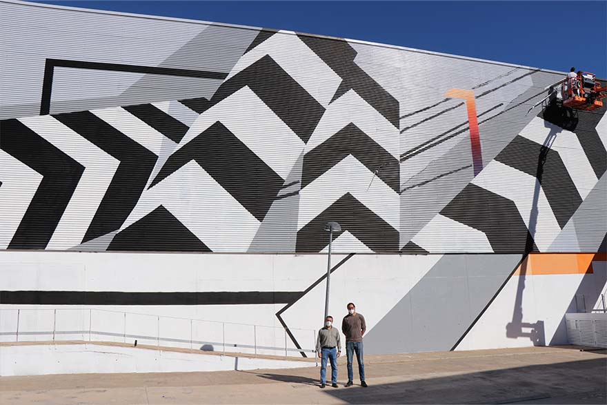 Rubén Viard finaliza el segundo mural del Festival Més Que Murs en el Pabellón René Marigil