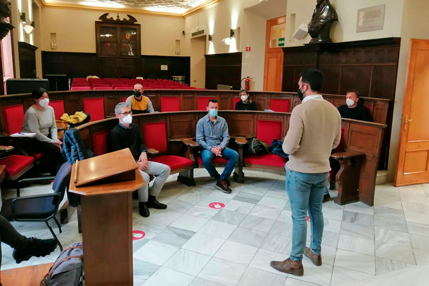 El Ayuntamiento se reúne con el Comité de Empresa de Pilkington para buscar soluciones que aseguren el futuro de la planta