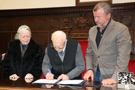 José Tarazona García dona al Ayuntamiento de Sagunto su archivo fotográfico de los años 50 y 60 
