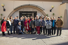 El tren turístico de la campaña ‘Súbete al tren del comercio y conoce tu ciudad’ llega al mercado municipal de Sagunto
