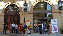 Sagunto guarda un minuto de silencio por un presunto caso de violencia machista en A Coruña