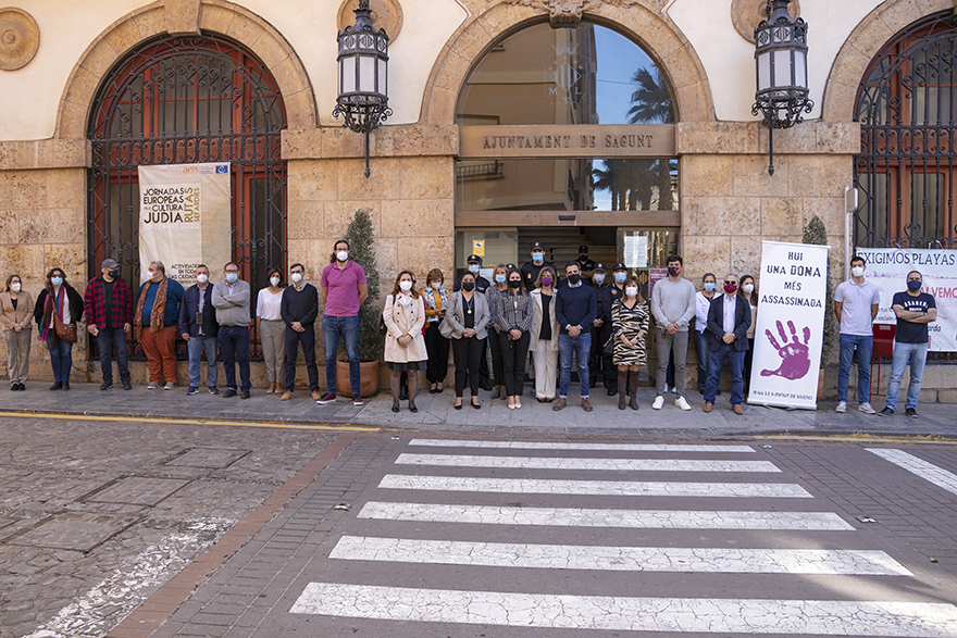 Sagunto guarda un minuto de silencio en señal de condena y repulsa por el presunto asesinato machista ocurrido en Mallorca