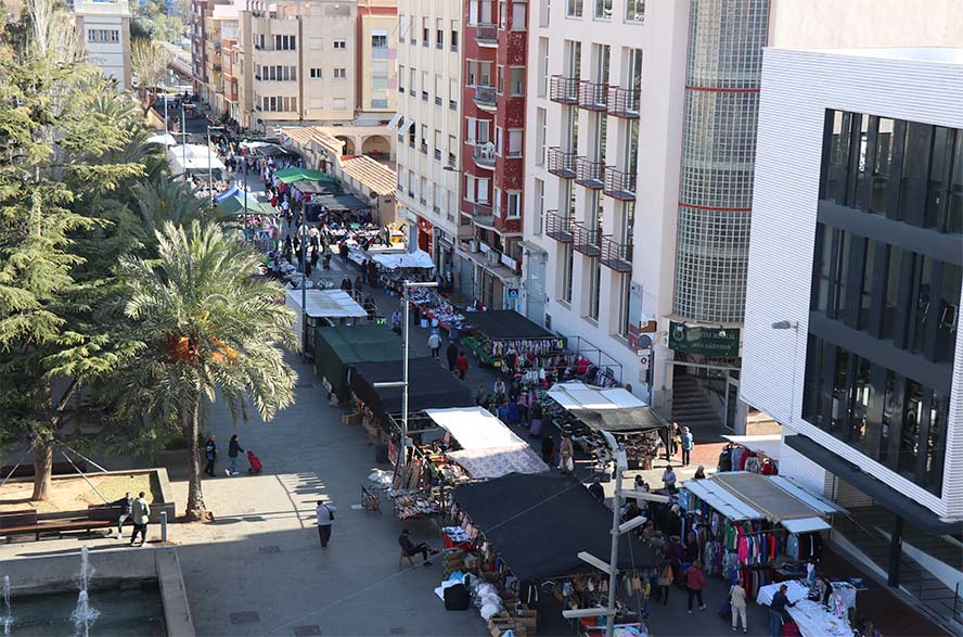 Sagunto pone en marcha un plan de participación para modificar la ordenanza de la venta no sedentaria