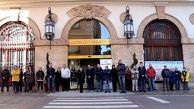 Sagunto guarda un minuto de silencio en señal de condena y repulsa por el presunto asesinato machista ocurrido en Barcelona