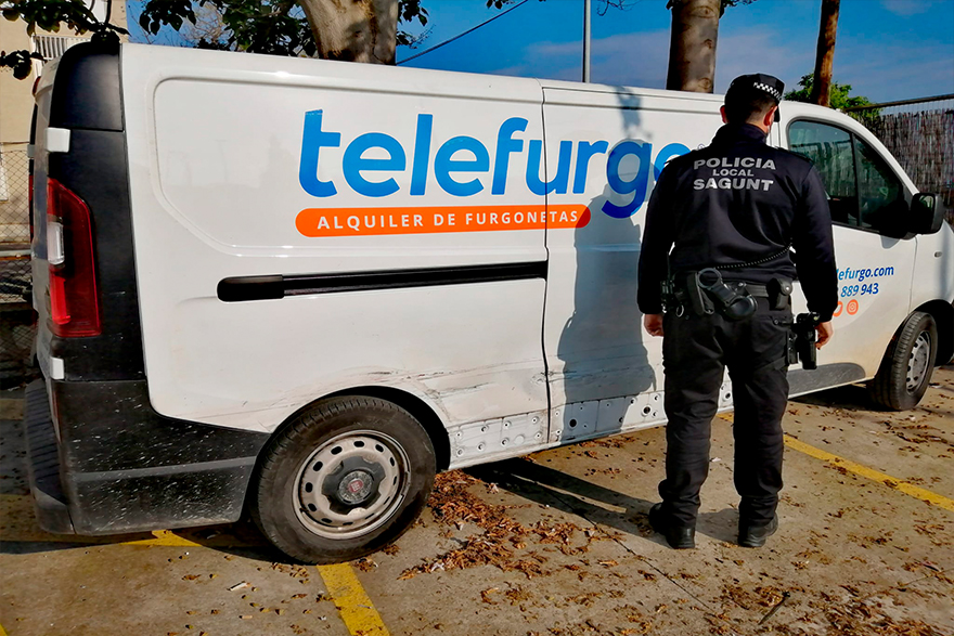 Agentes de la Policía Local detienen a dos personas por un presunto delito de robo con fuerza, conducción temeraria y daños a vehículos