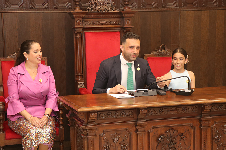 El alcalde de Sagunto comunica su elección a las Falleras Mayores del Camp de Morvedre para el ejercicio 2025-2026