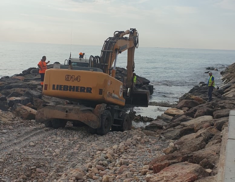 Costas autoriza al Ayuntamiento de Sagunto a retirar la grava acumulada en el canal de Ciudadmar 