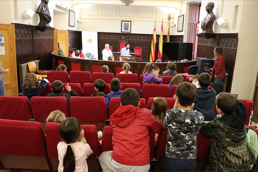 El alumnado de segundo de primaria del CEIP María Yocasta visita el Ayuntamiento de Sagunto